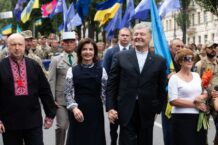 Mężczyzna, który oblał Petra Poroszenkę środkiem antyseptycznym, został wypuszczony na wolność. Były prezydent ma poparzone oczy Mężczyzna, który oblał Petra Poroszenkę środkiem antyseptycznym, został wypuszczony na wolność. Były prezydent ma poparzone oczy