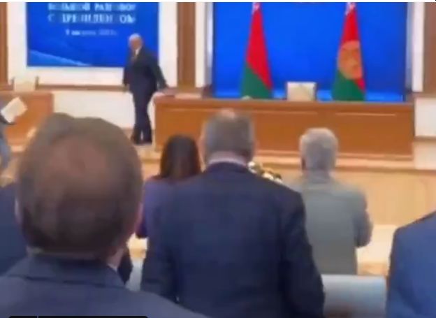 Łukaszenka ledwo powłóczy nogami. WIDEOFAKT