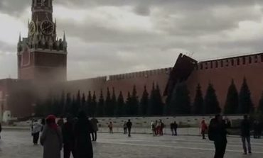 Huraganowy wiatr uszkodził mury moskiewskiego Kremla (WIDEO)
