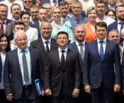 Sondaż: Obniżyło się poparcie dla Zełenskiego i Poroszenki, zyskał Razumkow