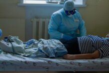 Na Ukrainie nadmierna śmiertelność w pierwszych ośmiu miesiącach 2021 r. przekroczyła zeszłoroczną z tego okresu