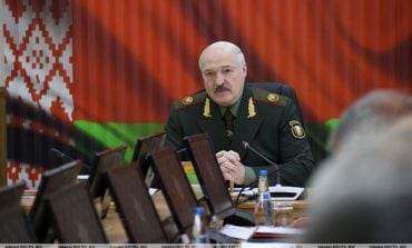 Łukaszenka straszy wojskowym mundurem. „Wspólnie z Rosją przeprowadzimy ćwiczenia pod ukraińską granicą”