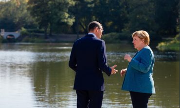 Morawiecki o polityce migracyjnej Merkel: „Zagrażała suwerenności państw europejskich i zrodziła sztuczną multikulturowość. Była niebezpieczna dla Europy i dla całego świata”