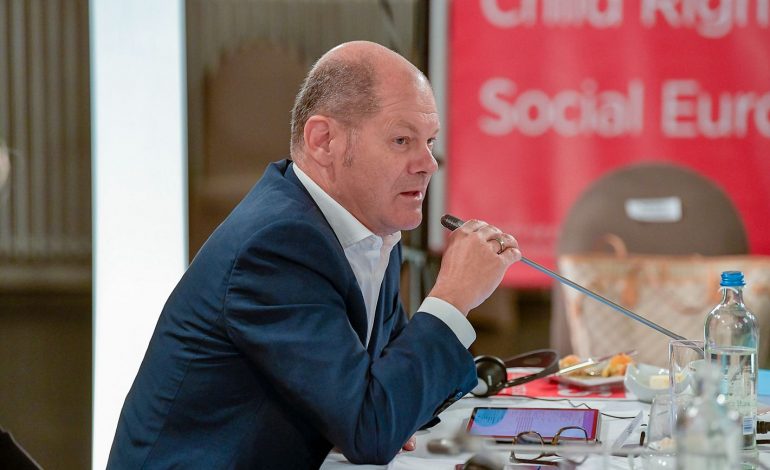 Kanclerz Niemiec nazywa Ukraińców „bratnim narodem Rosji”. Kijów: „Nadszedł czas, by Niemcy się obudziły”