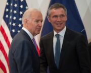 Sekretarz generalny NATO potwierdził poparcie dla Ukrainy i uspokoił Rosję Sekretarz generalny NATO potwierdził poparcie dla Ukrainy i uspokoił Rosję