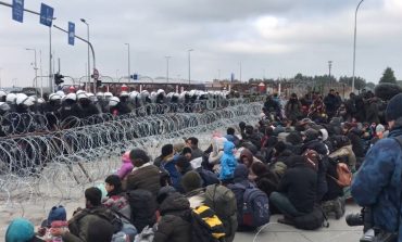 PILNE: Imigranci czekają na przejściu granicznym na autokary, którymi "zostaną przewiezieni do Niemiec" (WIDEO)
