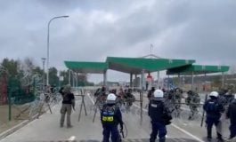 Migranci wdarli się na przejście graniczne w Kuźnicy (WIDEO)