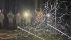 Kolejne próby siłowego forsowania granicy pod nadzorem białoruskich służb. Poszkodowany polski żołnierz (WIDEO) Kolejne próby siłowego forsowania granicy pod nadzorem białoruskich służb. Poszkodowany polski żołnierz (WIDEO)