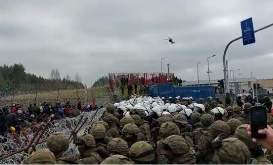 Pół tysiąca imigrantów próbowało siłowo wtargnąć do Polski