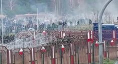 PILNE: Kuźnica. Trwa szturm migrantów na polską granicę: Łukaszenka wyposażył ich w w granaty hukowe i kamienie