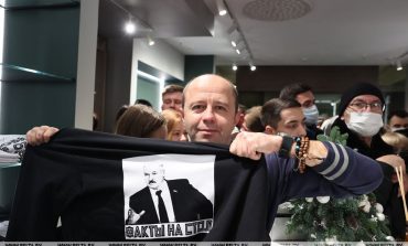 Łukaszenka robi kolejny biznes. W Mińsku kolejki po koszulki z cytatami dyktatora (FOTO)