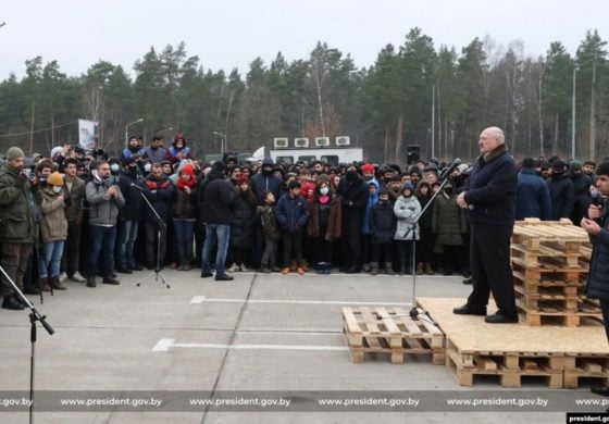 Łukaszenka: Polska bariera „praktycznie nie działa na migrantów”