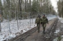 Białoruskie służby wyprawiają migrantów do Polski. Na pontonach