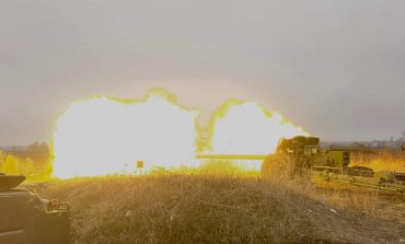 Ukraiński wywiad: Rosjanie w Donbasie ćwiczą się w obsłudze artylerii, umacniają pozycje i stawiają pola minowe