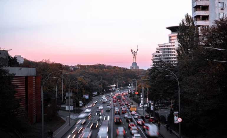 Władze Ukrainy: Możliwy rosyjski desant w centrum Kijowa (WIDEO)