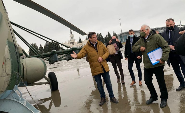 Na Ukrainie przebywa szef dyplomacji UE