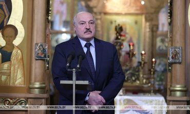 Łukaszenka w cerkwi: „W tym roku świat zmieni się dramatycznie. Sami nie przetrwamy. Musimy przywrócić Ukrainę na łono naszej wiary”