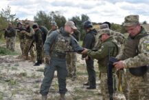 Obrona Terytorialna Ukrainy przygotowuje się do walki. Zełenski dał dwa tygodnie na zakończenie procesu