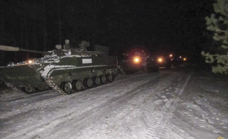 Alarmujące donieniesia. Pod polską granicą coraz więcej żołnierzy i sprzętu wojskowego z Rosji