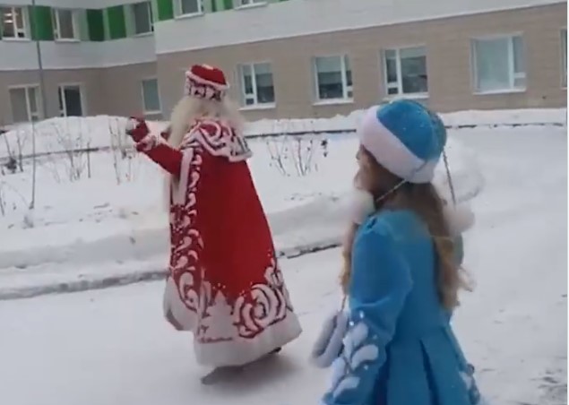 Nie uwierzysz, jakie prezenty rozdawała rosyjska TV chorym na raka dzieciom (WIDEO)