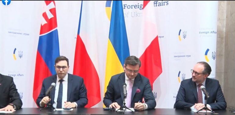 MSZ Ukrainy: Rosja na razie nie zaatakuje, ale chce zdestabilizować Ukrainę