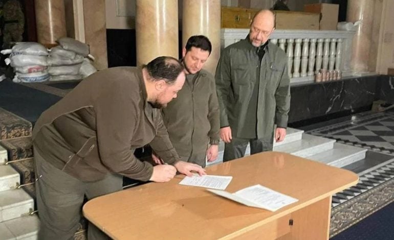 Historyczny moment: Prezydent Ukrainy podpisał wniosek o członkostwo Ukrainy w UE!