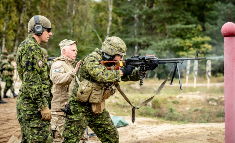 Część przebywających na Ukrainie kanadyjskich instruktorów wojskowych przeniesiono na zachodni brzeg Dniepru