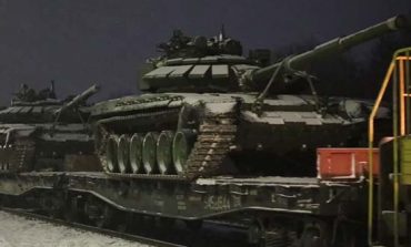 Moskwa ogłasza odwrót wojsk pancernych spod Ukrainy na "tysiąc kilometrów w głąb Rosji". USA: "To blef"