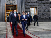 Morawiecki na Ukrainie: “Berlin nabija pistolet Putinowi, którym może szantażować całą Europę”
