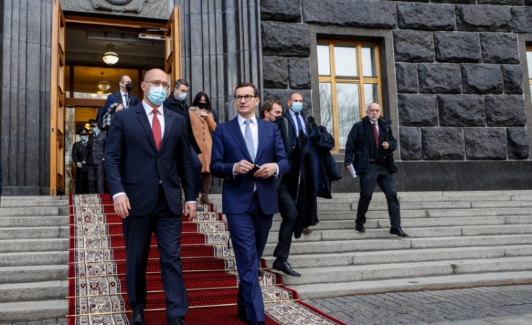 Morawiecki na Ukrainie: “Berlin nabija pistolet Putinowi, którym może szantażować całą Europę”