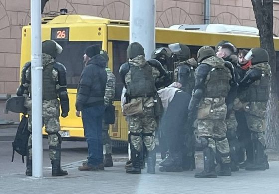Mińsk. Protesty przeciwko rosyjskiej inwazji na Ukrainę. Zatrzymano ok. 400 osób (WIDEO)