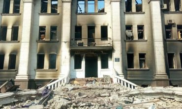 W bombardowaniu teatru w Mariupolu zginęło 300 osób. Relacja świadka