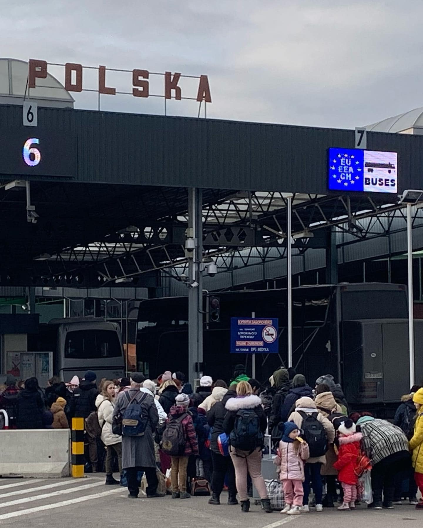 Ukraińscy uchodźcy w Europie. Czy zmieni się ich status prawny?