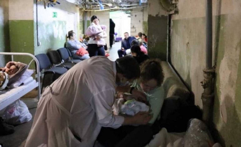 W oblężonym Kijowie urodzio się już 390 dzieci. Każdego dnia kilkoro ginie!