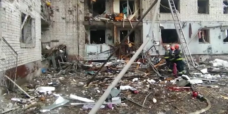W Czernihowie w wyniku nalotu wroga zginęło 47 osób (WIDEO)