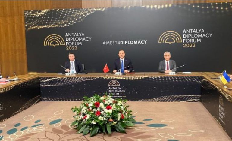 Trwa spotkanie Ławrowa i Kułeby. Turcja mediatorem w negocjacjach