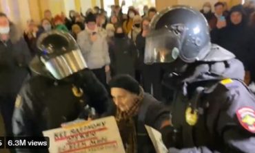 Przeżyła blokadę Leningradu. Putinowska policja zatrzymała staruszkę za antywojenną demonstrację (WIDEO
