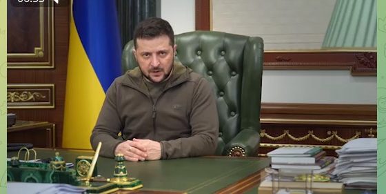 Prezydent Zełenski: A mogliście nas uratować!
