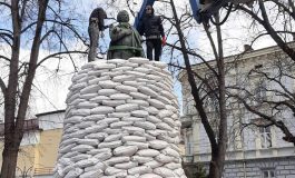Wojna na Ukrainie. Tak dziś wygląda pomnik Adama Mickiewicza w dawnym Stanisławowie