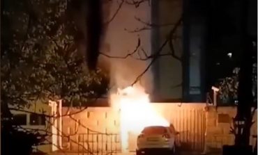 Samochód wjechał w ogrodzenie ambasady rosyjskiej w Bukareszcie. Kierowca zginął (WIDEO)