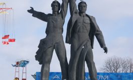 W Kijowie zdemontowano pomnik „przyjaźni ukraińsko-rosyjskiej”