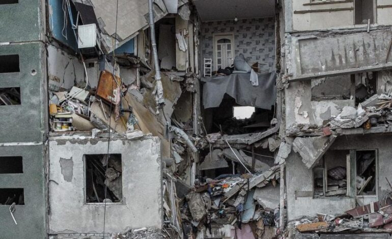 Kancelaria prezydenta Ukrainy: Putin chce rzucić do decydującego boju o zakłady „Azowstal” w Mariupolu Rosgwardię i FSB