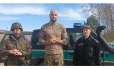 Białoruskie służby zaatakowały polskich funkcjonariuszy. Naszych wspiera Marcin Gortat (WIDEO)