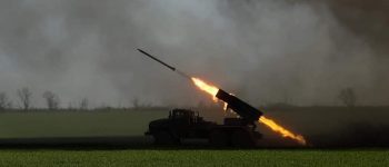 Ukraińska wyrzutnia rakiet Grad w działaniu