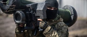 Ukraiński żołnierz z wyrzutnią Javelin. Fot. https://www.facebook.com/GeneralStaff.ua/