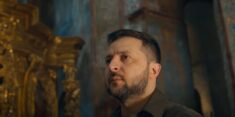 „Boże Wielki, Jedyny, Ukrainę nam chroń”. Prezydent Zełenski prosi o siłę do zwycięstwa w Sofii Kijowskiej (WIDEO)