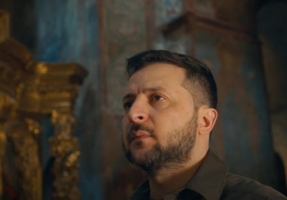 „Boże Wielki, Jedyny, Ukrainę nam chroń”. Prezydent Zełenski prosi o siłę do zwycięstwa w Sofii Kijowskiej (WIDEO)