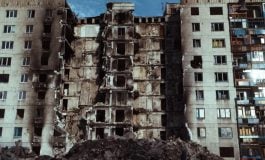 Rosjanie chcą w zniszczonym Mariupolu przeprowadzić swoją paradę "zwycięstwa" i otworzyć szkołę