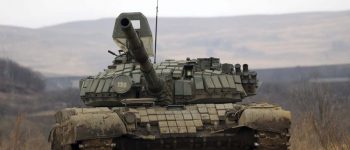 Zdjęcie ilustracyjne przedstawiające czołg T-72B,