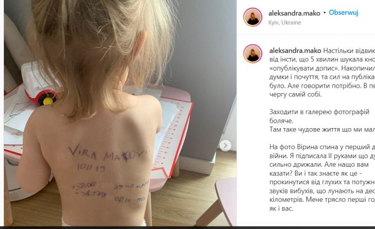 Ukraińskie matki “tatuują” swoje dzieci na wypadek śmierci lub rozdzielenia. Do tej pory zginęło 165 dzieci